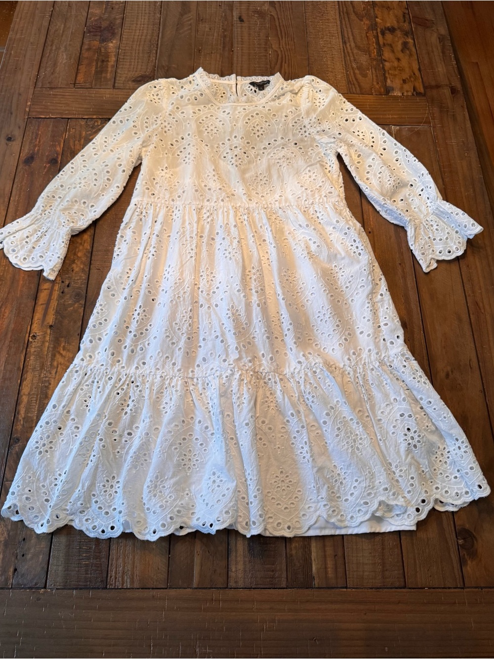 Banana Republic White Eyelet Tiered Boho Midi Dress. Flared Sleeves. Size Small